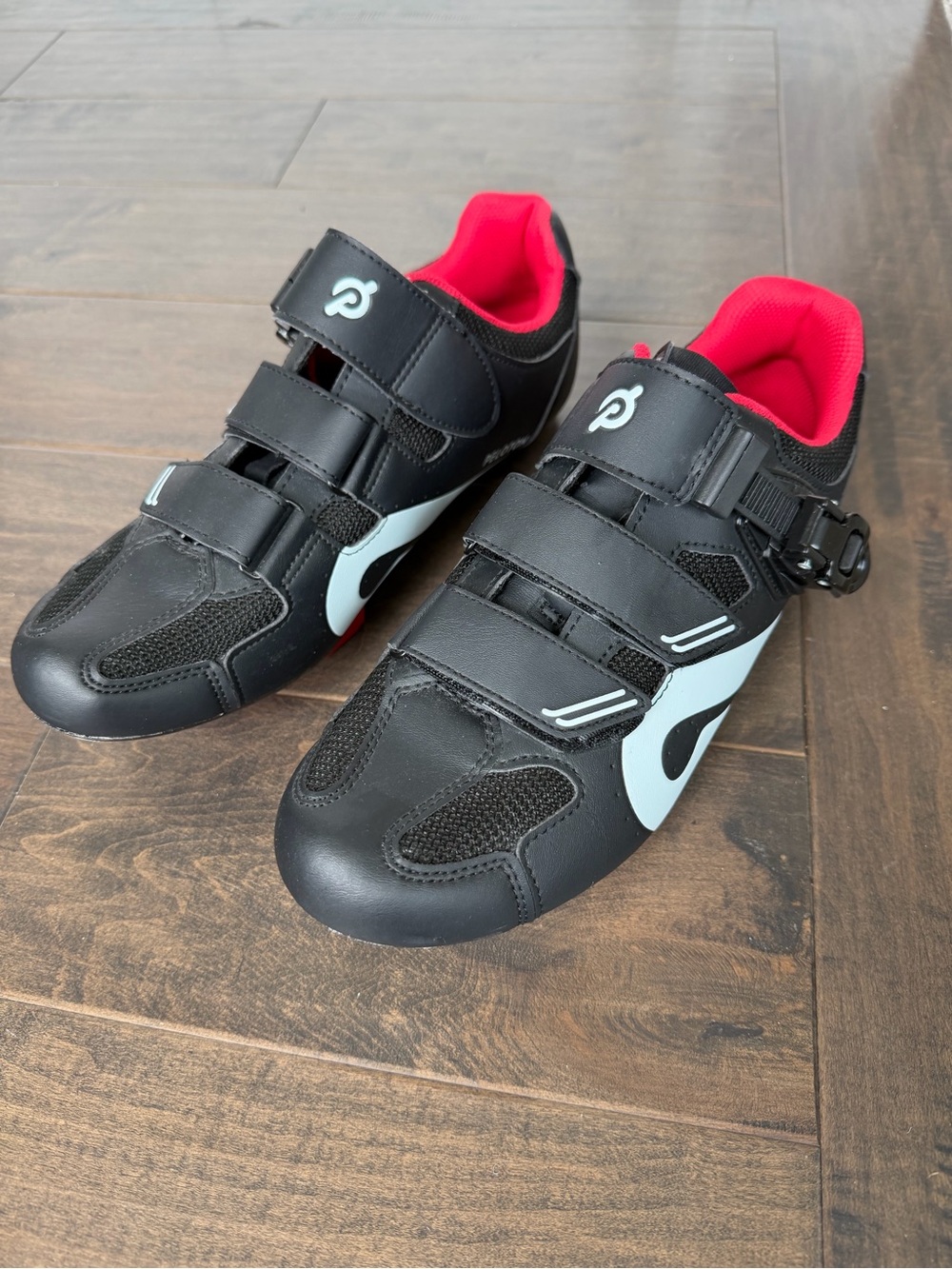 Peloton Black Cycling Shoes with Red Lining - MISSING SCREW - size 43